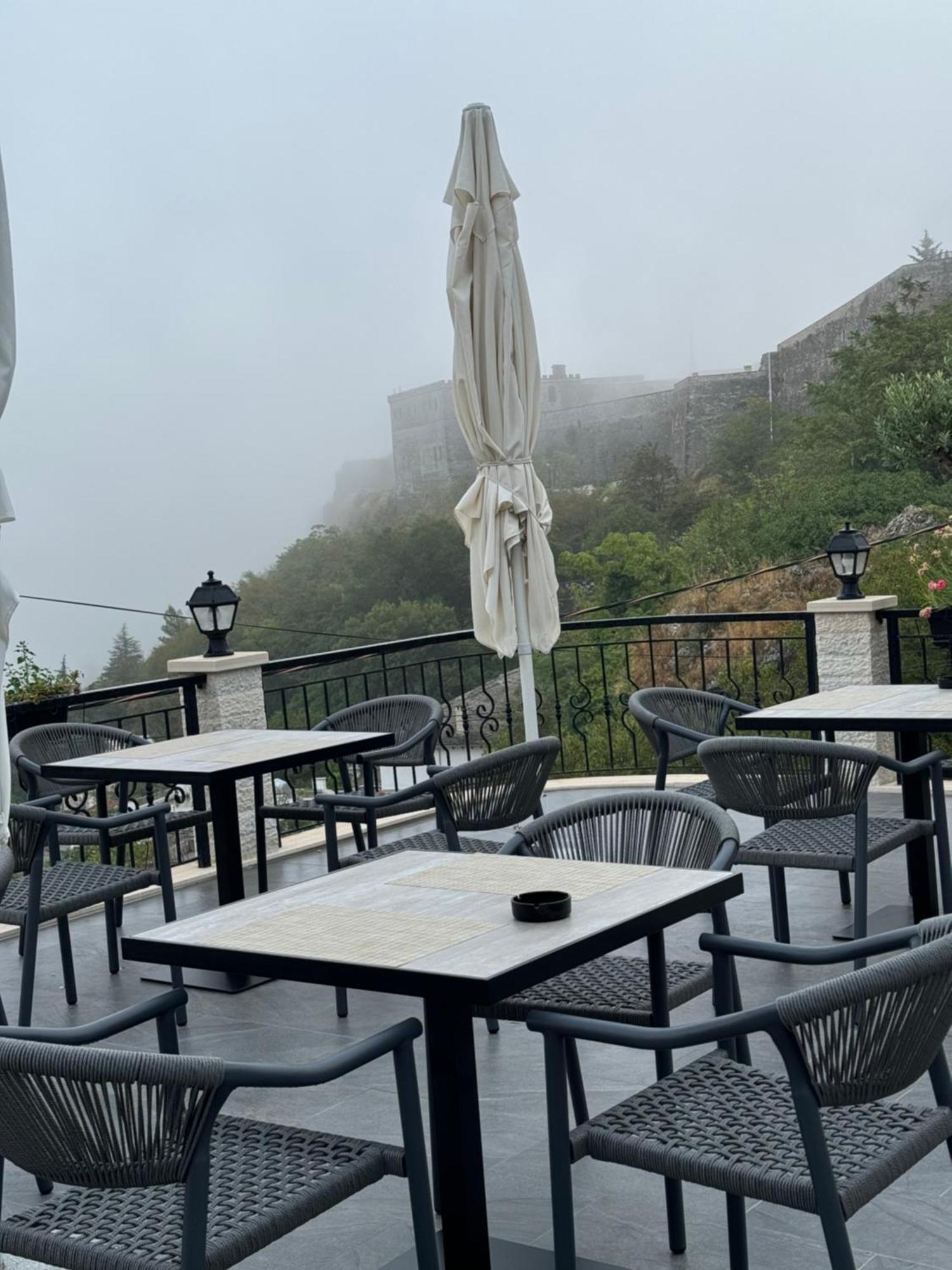 Castle Hotel Гирокастра Экстерьер фото